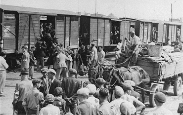 Transport of
                                                    Jews from Lodz to
                                                    Chelmo