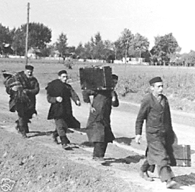 Jews fleeing
                                                          Poland