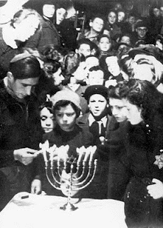1943
Hannukah at
Westerbork
