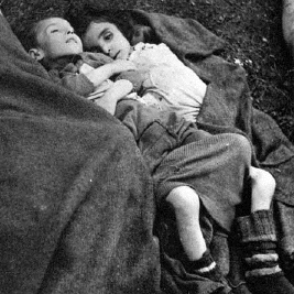 Children
barely alive
at
Belsen-Bergen